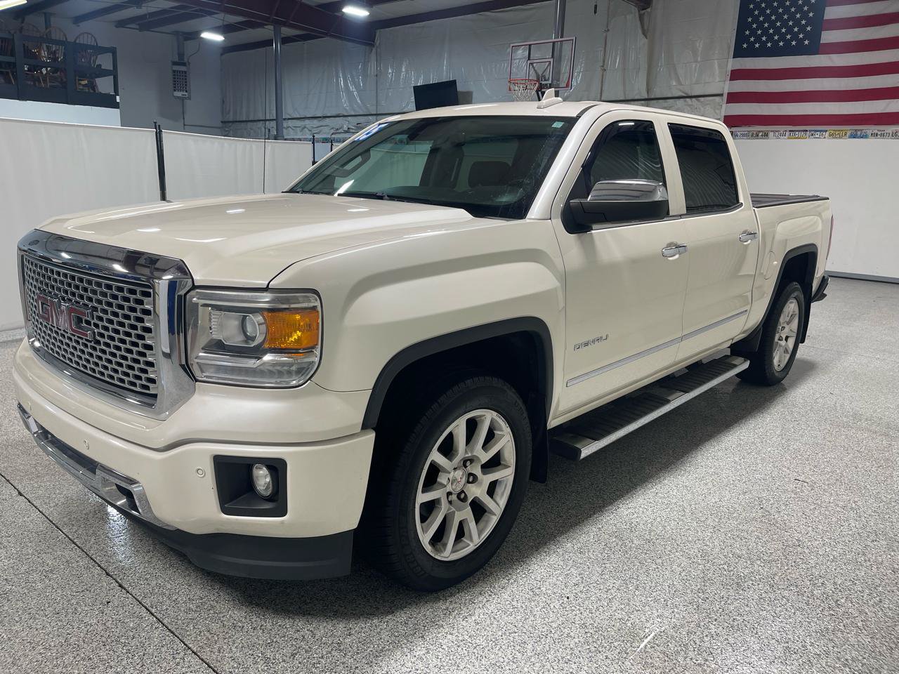 Used 2015 GMC Sierra 1500 Denali w/ Driver Alert Package AWD/4WD image 4
