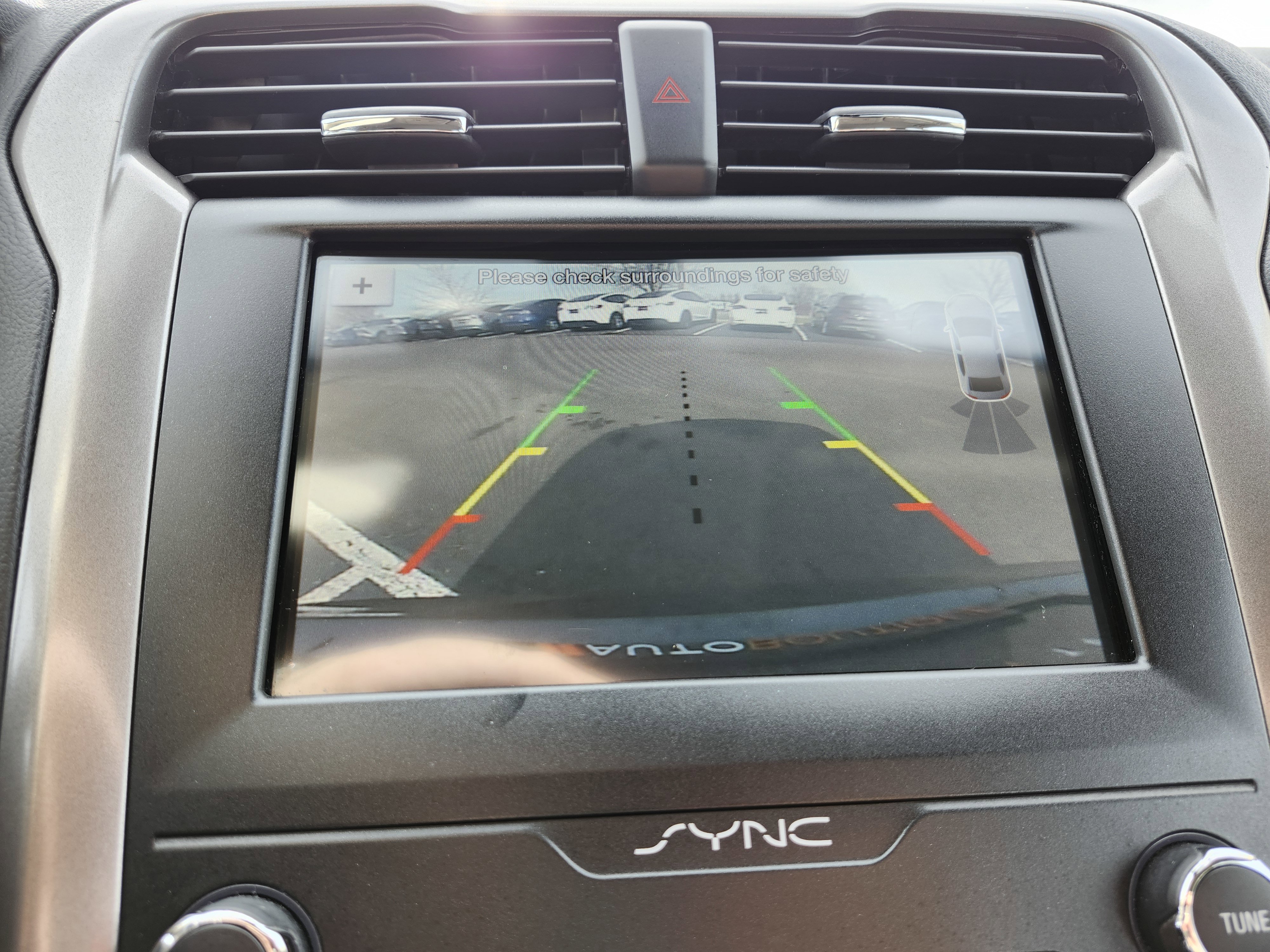 Used 2019 Ford Fusion SE FWD image 2