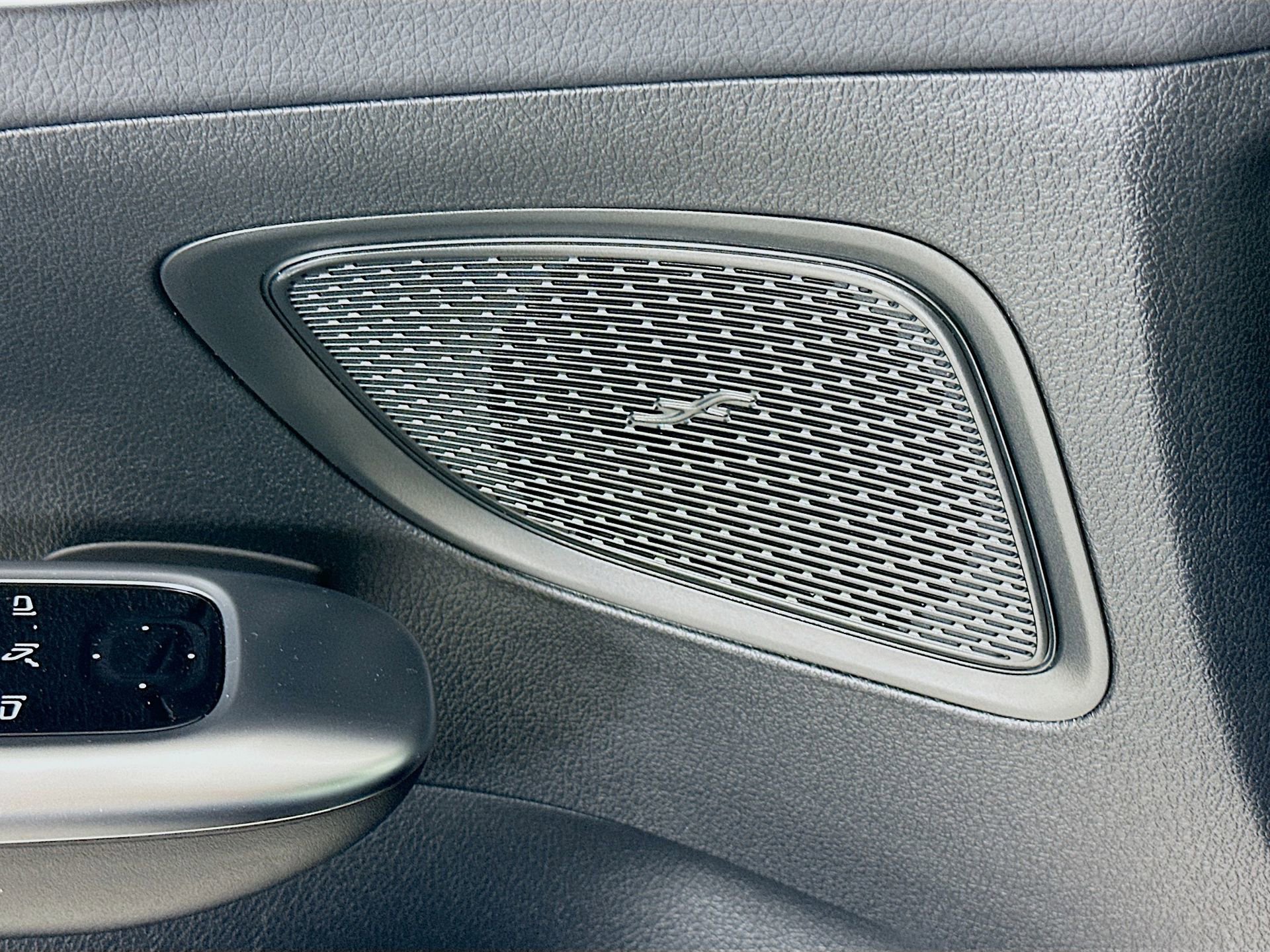 Used 2025 Mercedes-Benz C 300 Sedan image 19