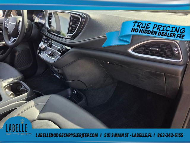 Used 2025 Chrysler Pacifica Select AWD/4WD image 17
