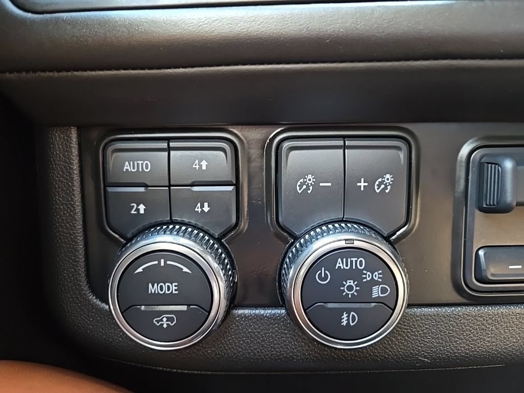 Used 2023 GMC Yukon Denali Ultimate AWD/4WD image 24