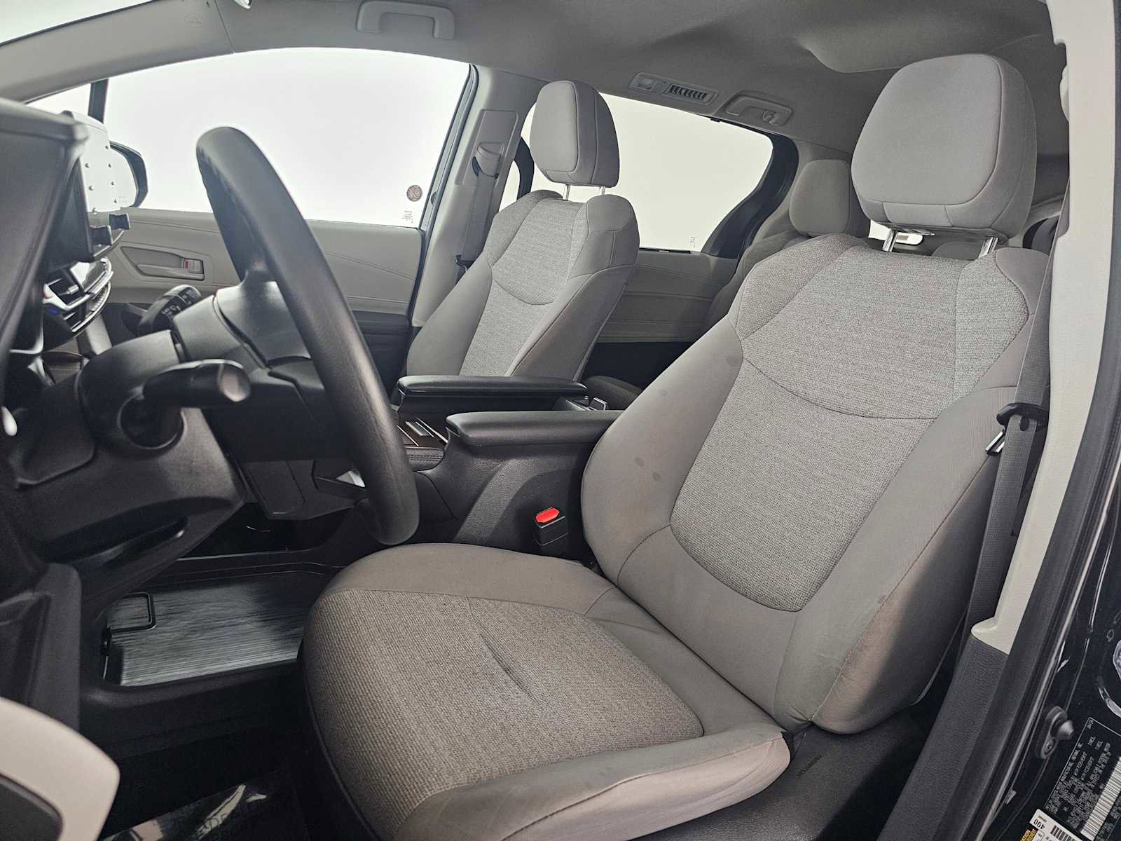 Used 2024 Toyota Sienna LE image 22