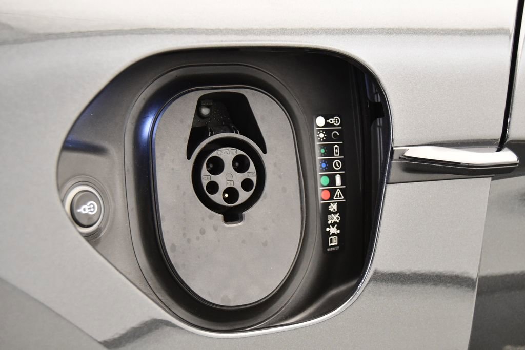 Certified 2025 Porsche Taycan 4S image 12