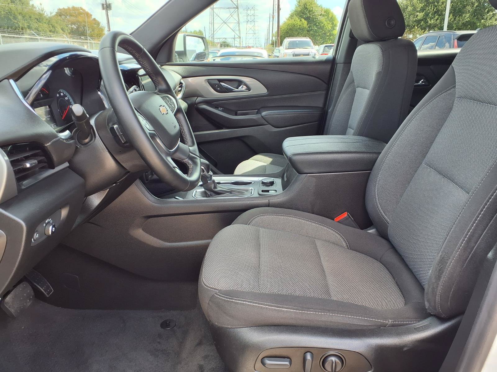 Used 2023 Chevrolet Traverse LT FWD image 17
