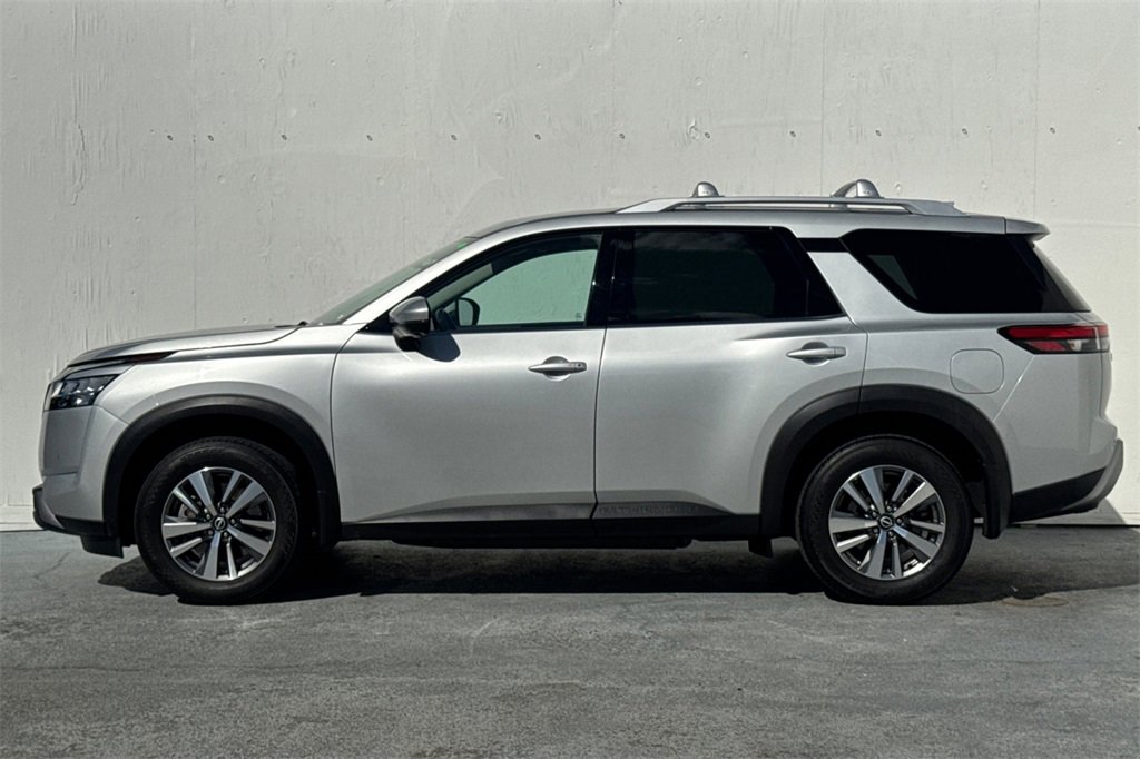 Certified 2024 Nissan Pathfinder SL image 8