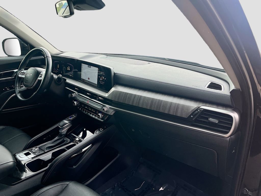 Used 2024 Kia Telluride EX w/ EX Captain's Chair Package image 32