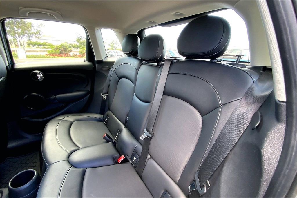 Used 2018 MINI Cooper 4-Door Hardtop image 25