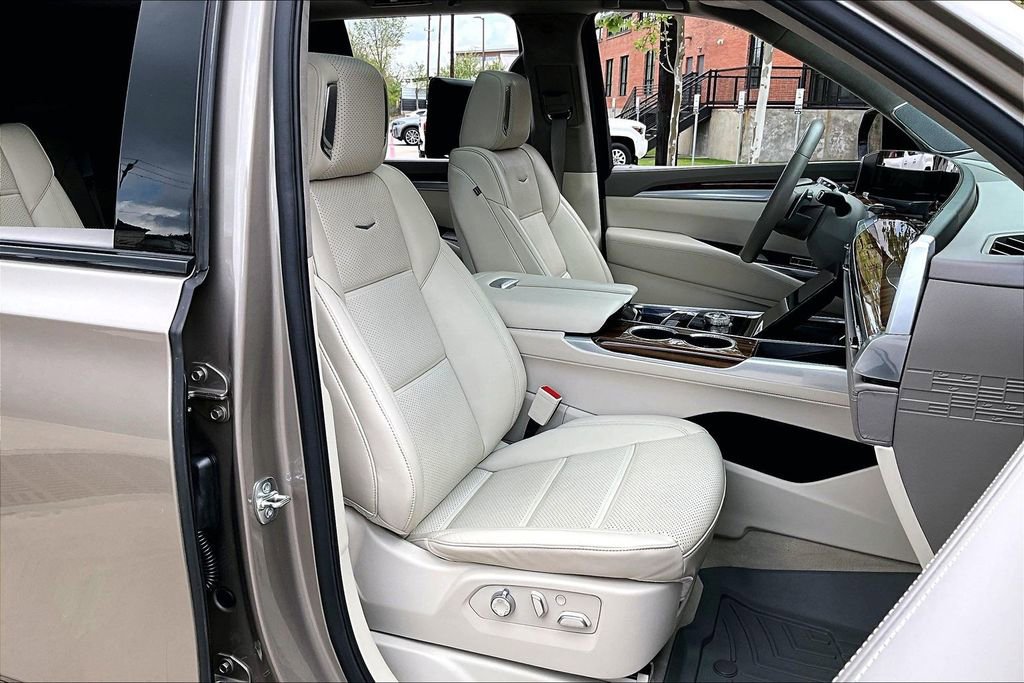 Used 2025 Cadillac Escalade Sport Platinum image 10