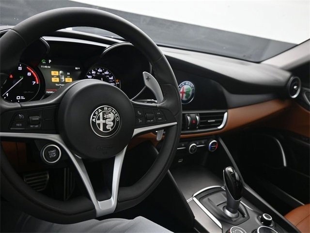 Used 2019 Alfa Romeo Giulia Base image 9