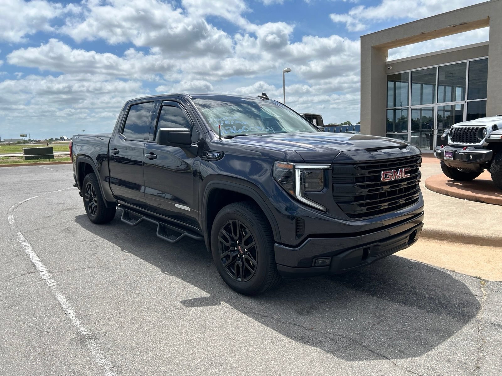 Used 2025 GMC Sierra 1500 Elevation AWD/4WD image 3