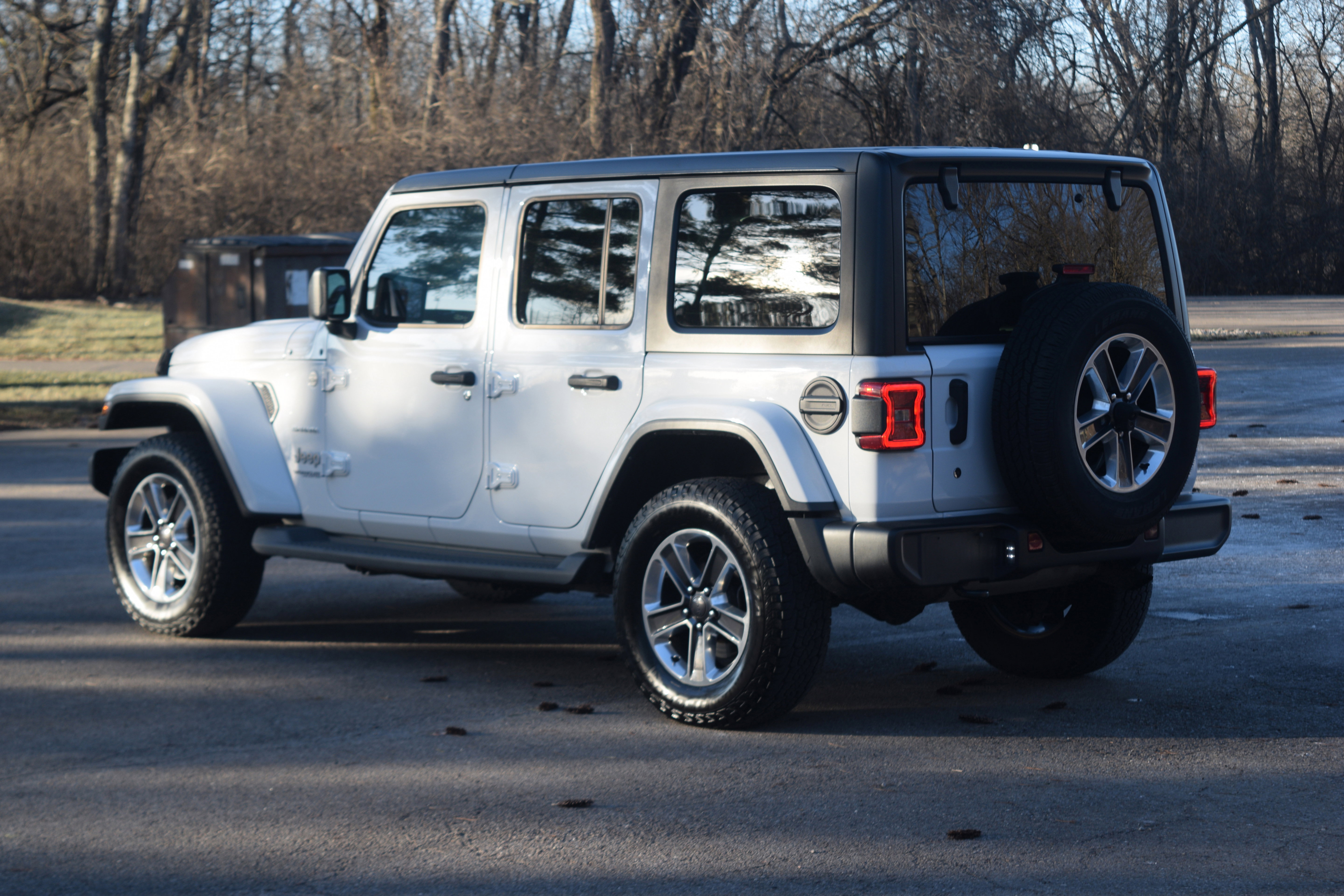 Used 2018 Jeep Wrangler Unlimited Sahara image 22