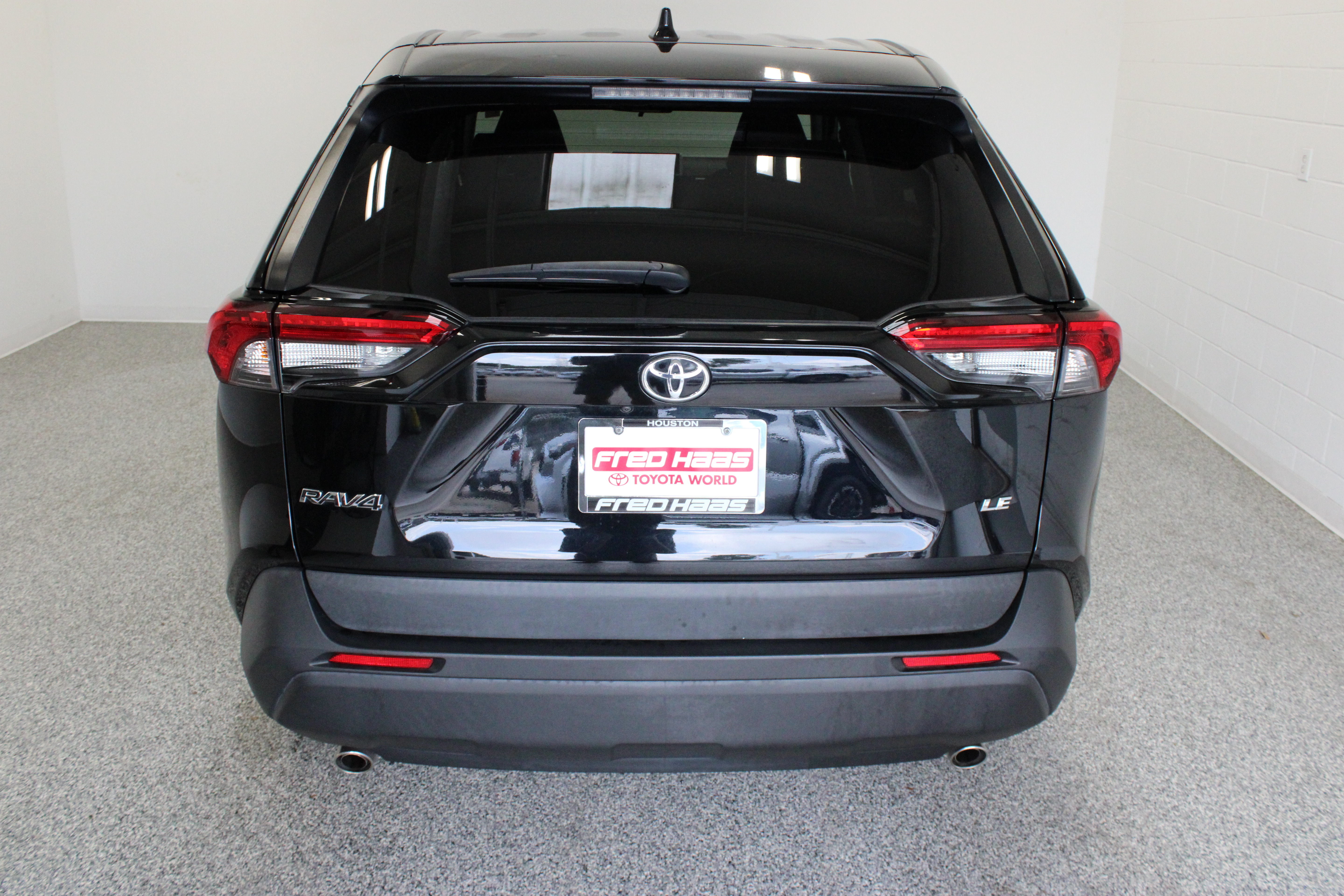 Used 2023 Toyota RAV4 LE FWD image 8