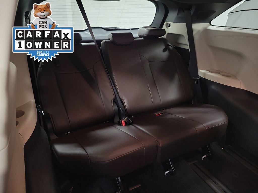 Used 2024 Toyota Sienna Platinum image 27
