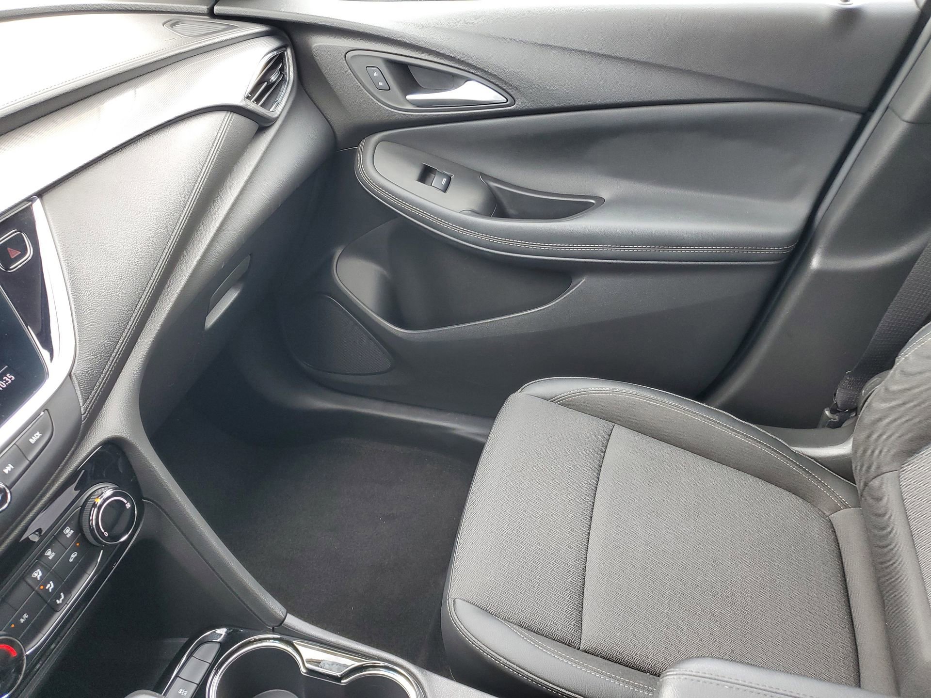 Used 2021 Buick Encore GX Preferred image 24