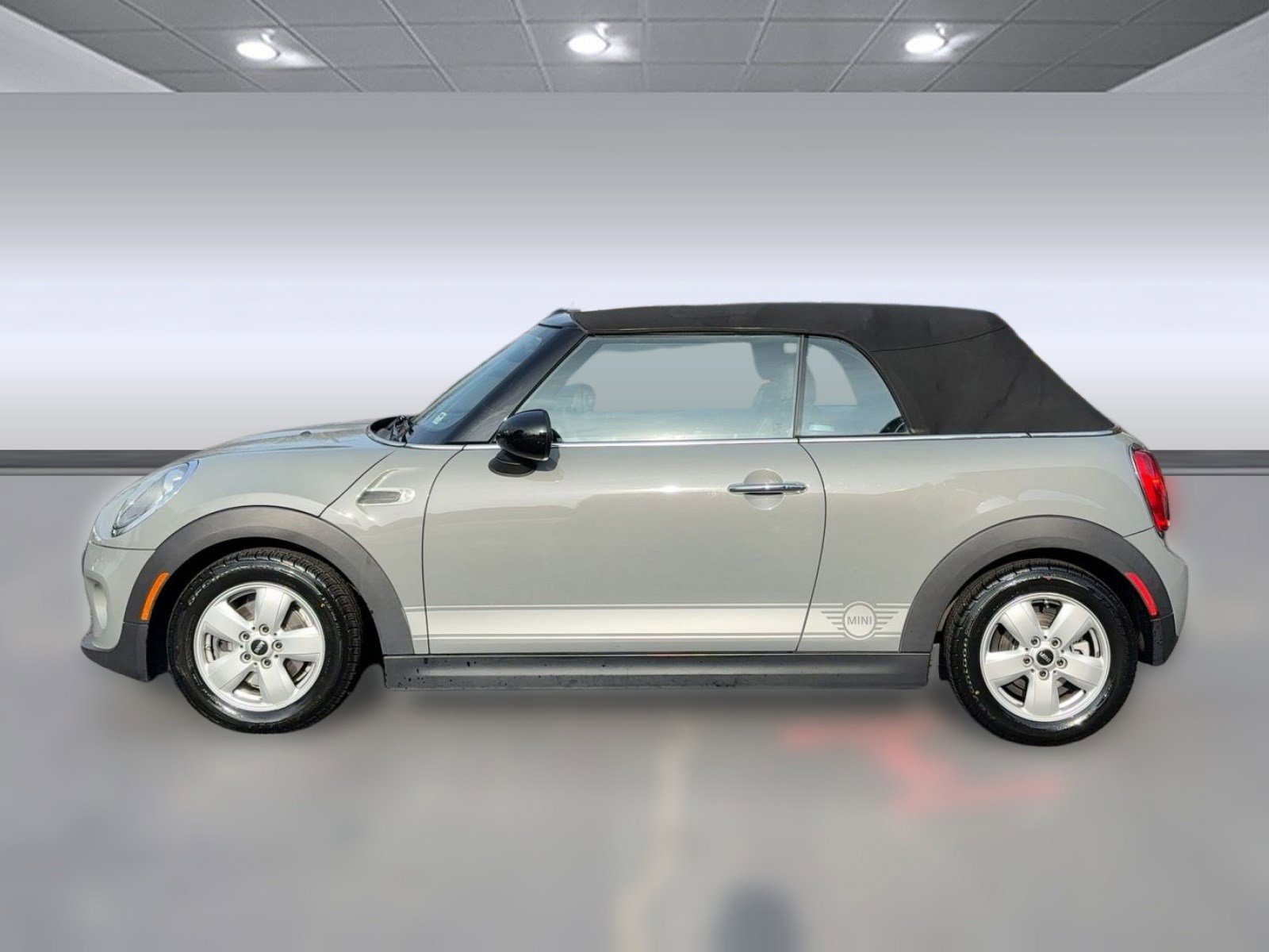 Used 2017 MINI Cooper Convertible image 2