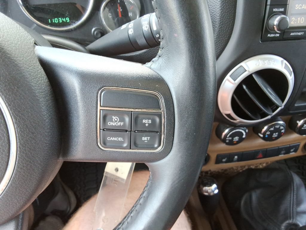 Used 2013 Jeep Wrangler Unlimited Rubicon w/ Connectivity Group AWD/4WD image 28
