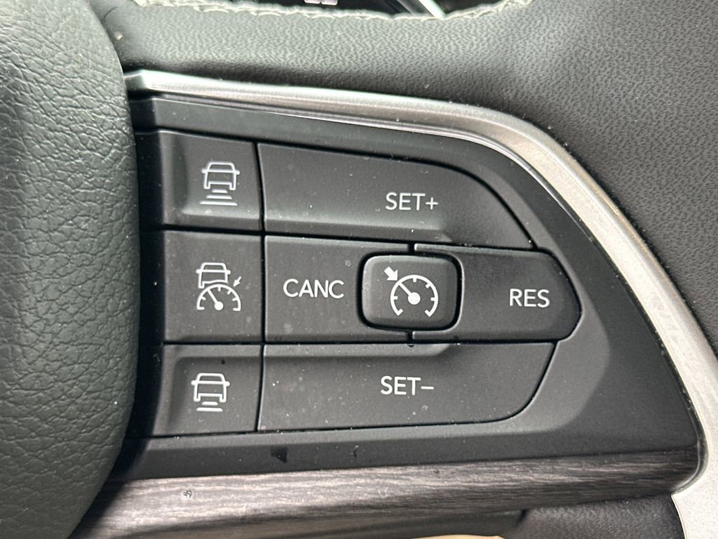 Used 2024 Jeep Grand Cherokee Limited AWD/4WD image 28