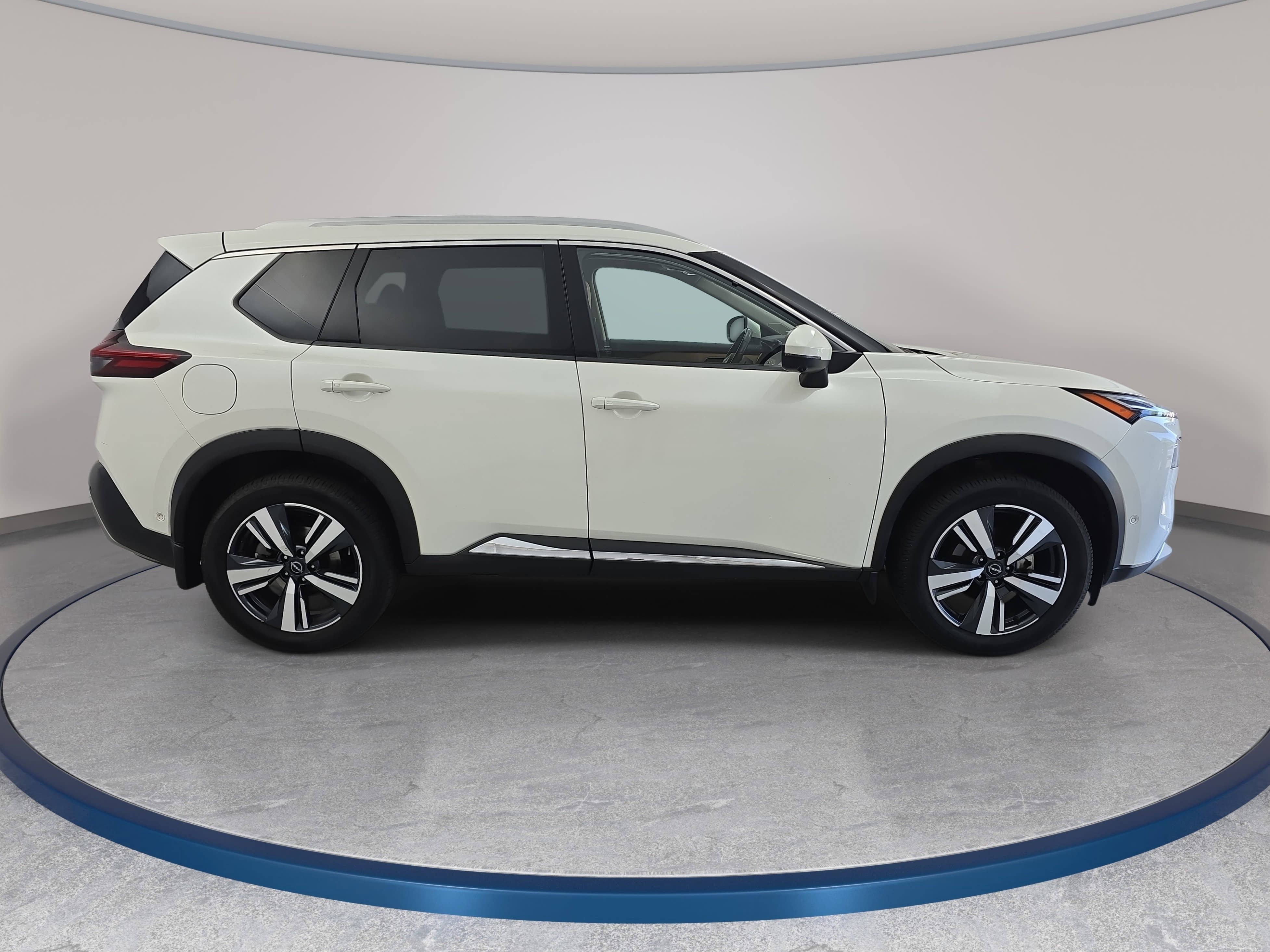 Certified 2022 Nissan Rogue Platinum w/ Head-Up Display Package FWD image 4