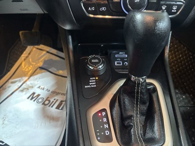 Used 2016 Jeep Cherokee Latitude w/ Cold Weather Group image 16