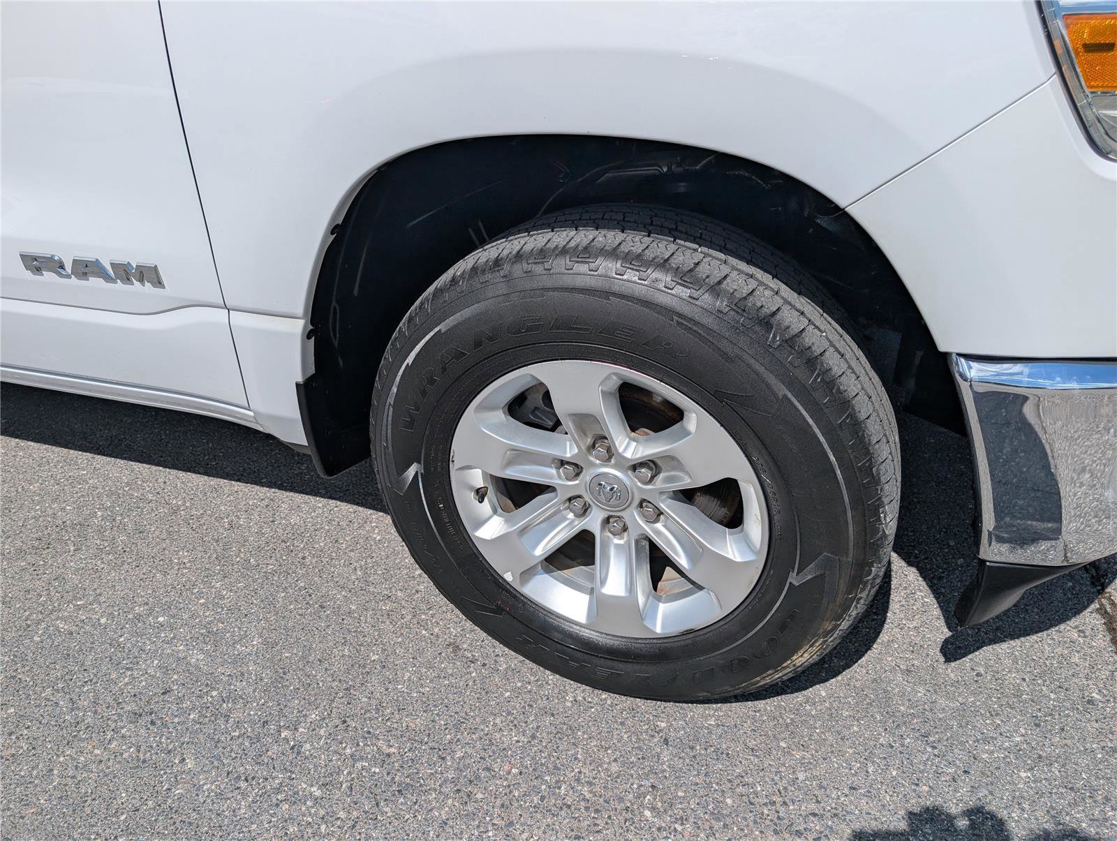 Used 2024 RAM 1500 Laramie AWD/4WD image 9