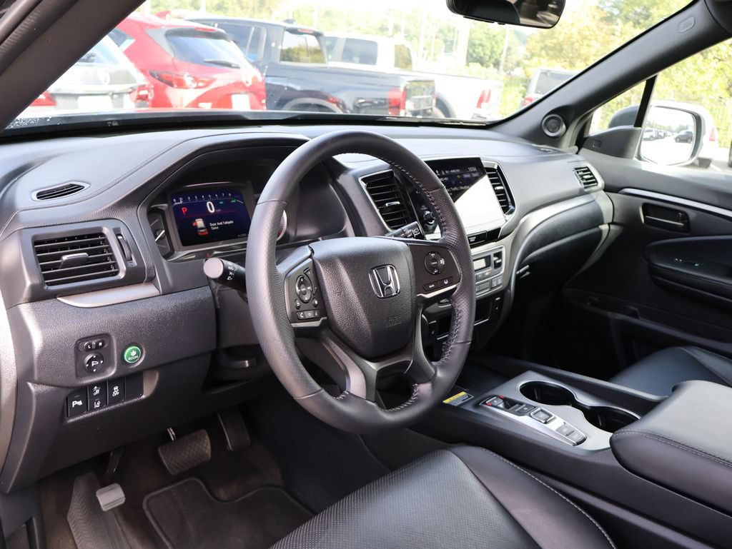 Certified 2025 Honda Passport EX-L image 17