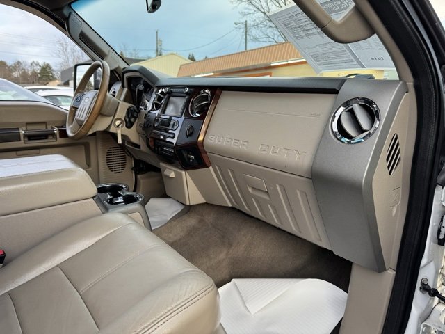 Used 2010 Ford F250 Lariat image 14