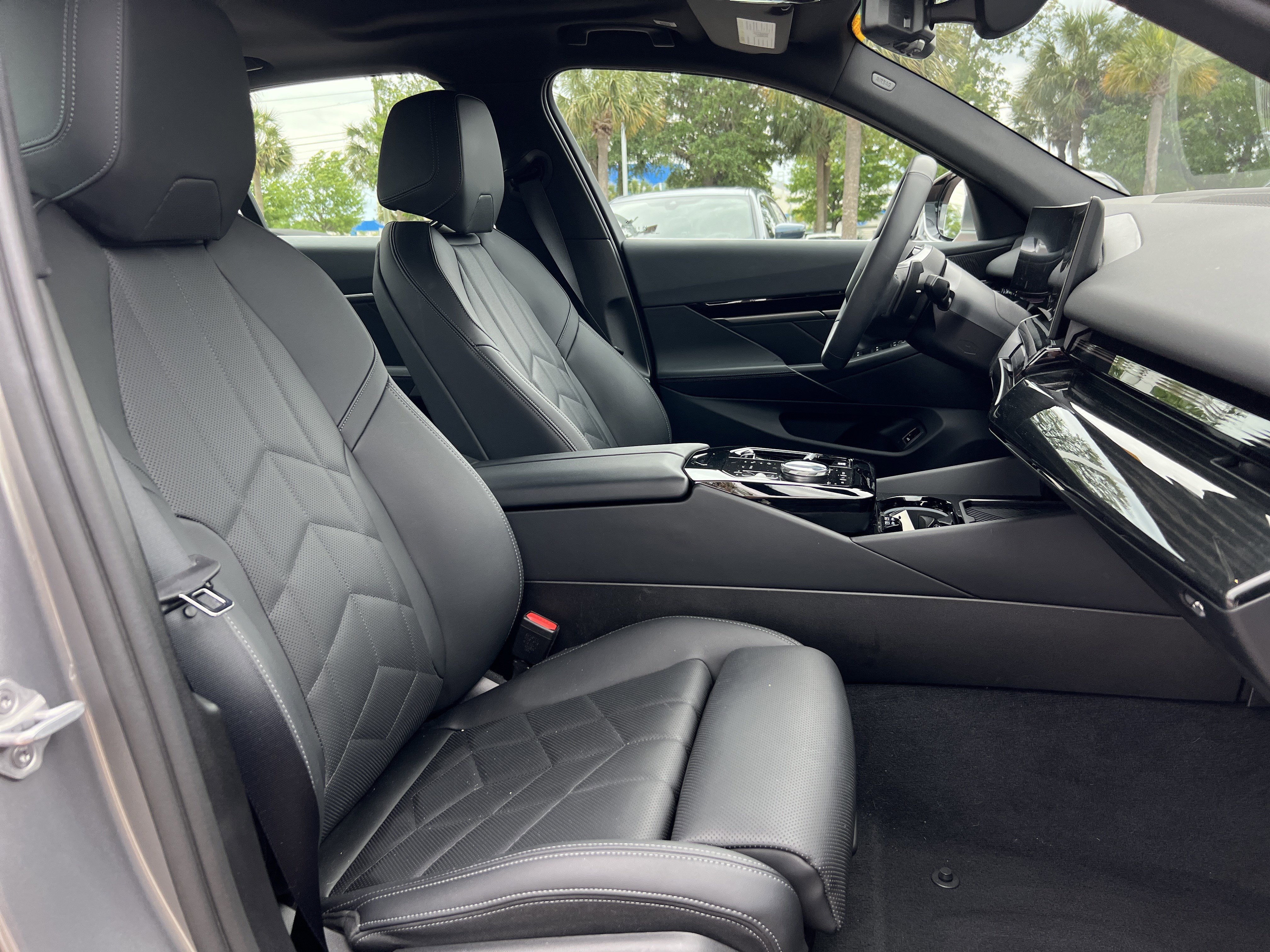 Certified 2025 BMW 530i RWD image 33