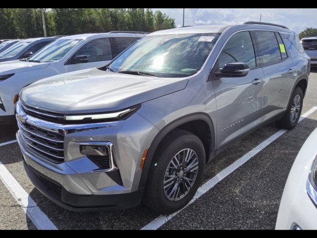 Used 2025 Chevrolet Traverse LT