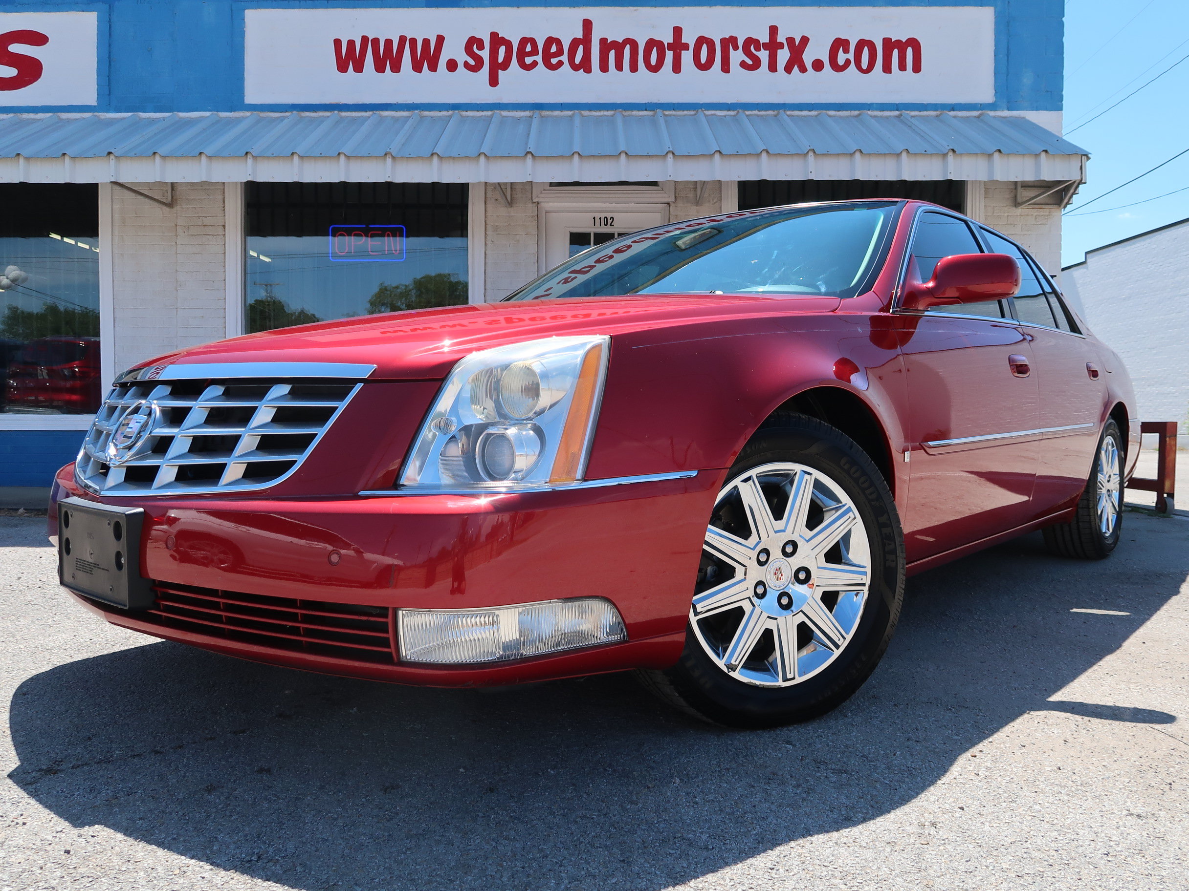 Used 2009 Cadillac DTS FWD image 1