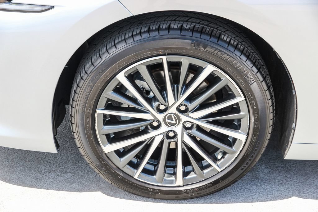 Certified 2024 Lexus ES 300h w/ Premium Package FWD image 11