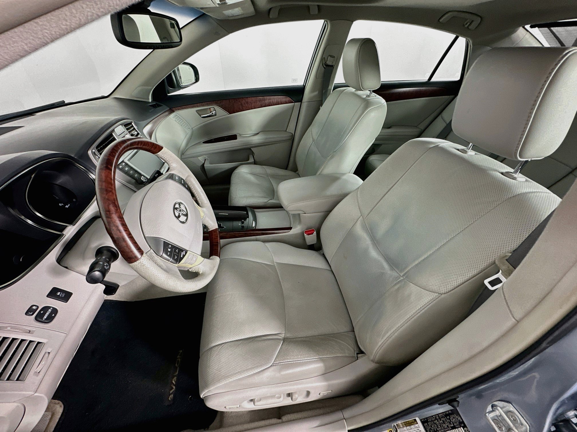 Used 2012 Toyota Avalon Limited FWD image 13