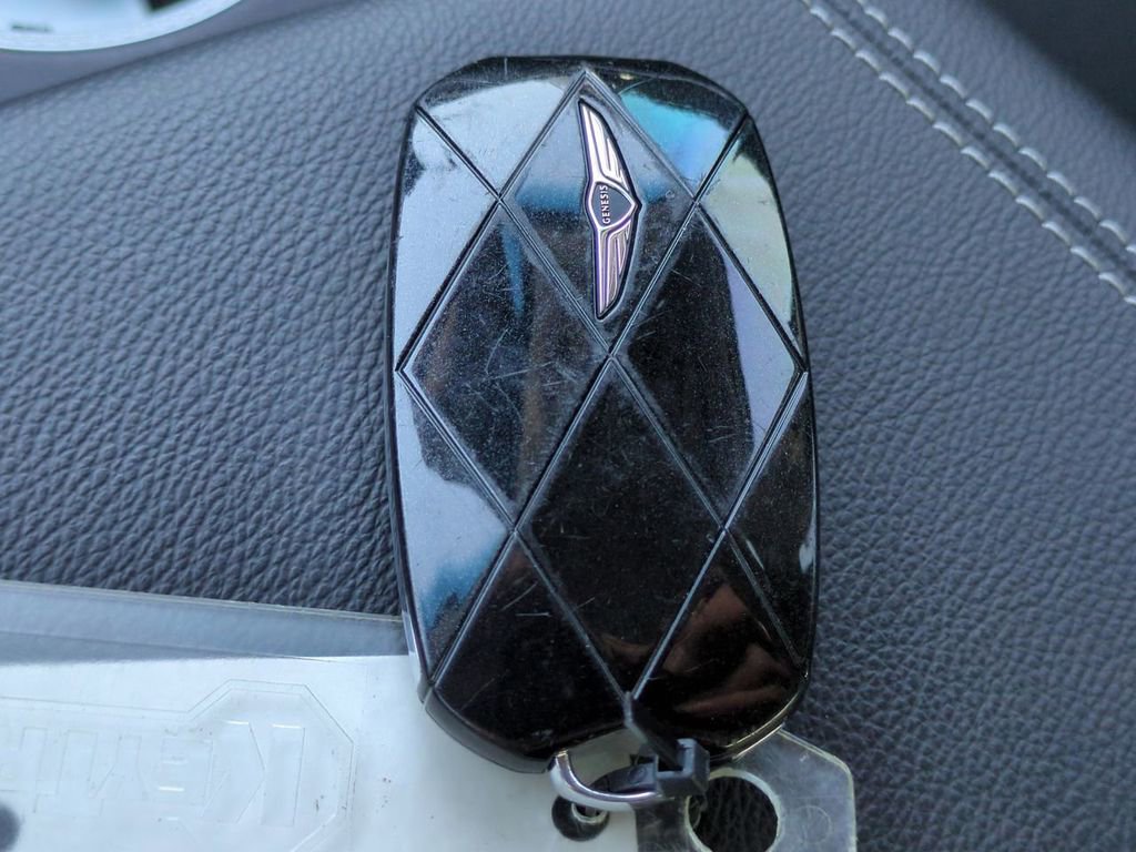 Used 2025 Genesis G70 2.5T image 29