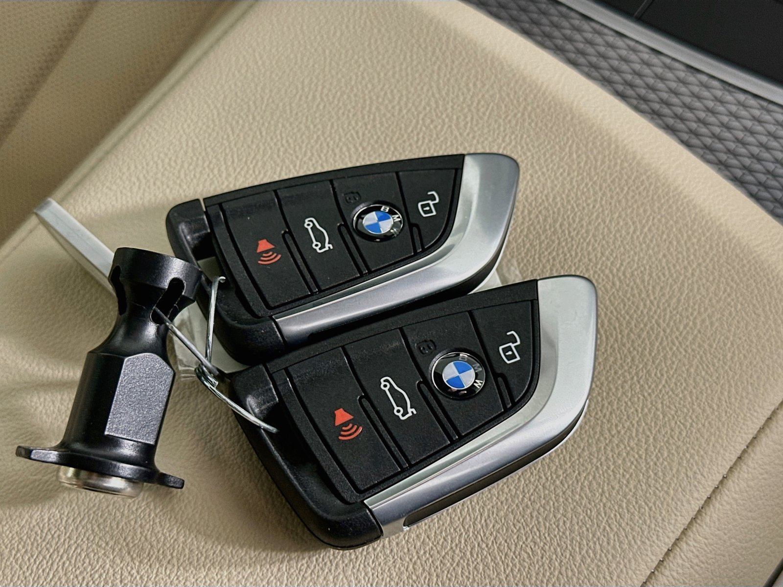 New 2026 BMW 330i xDrive Sedan w/ Premium Package AWD/4WD image 49