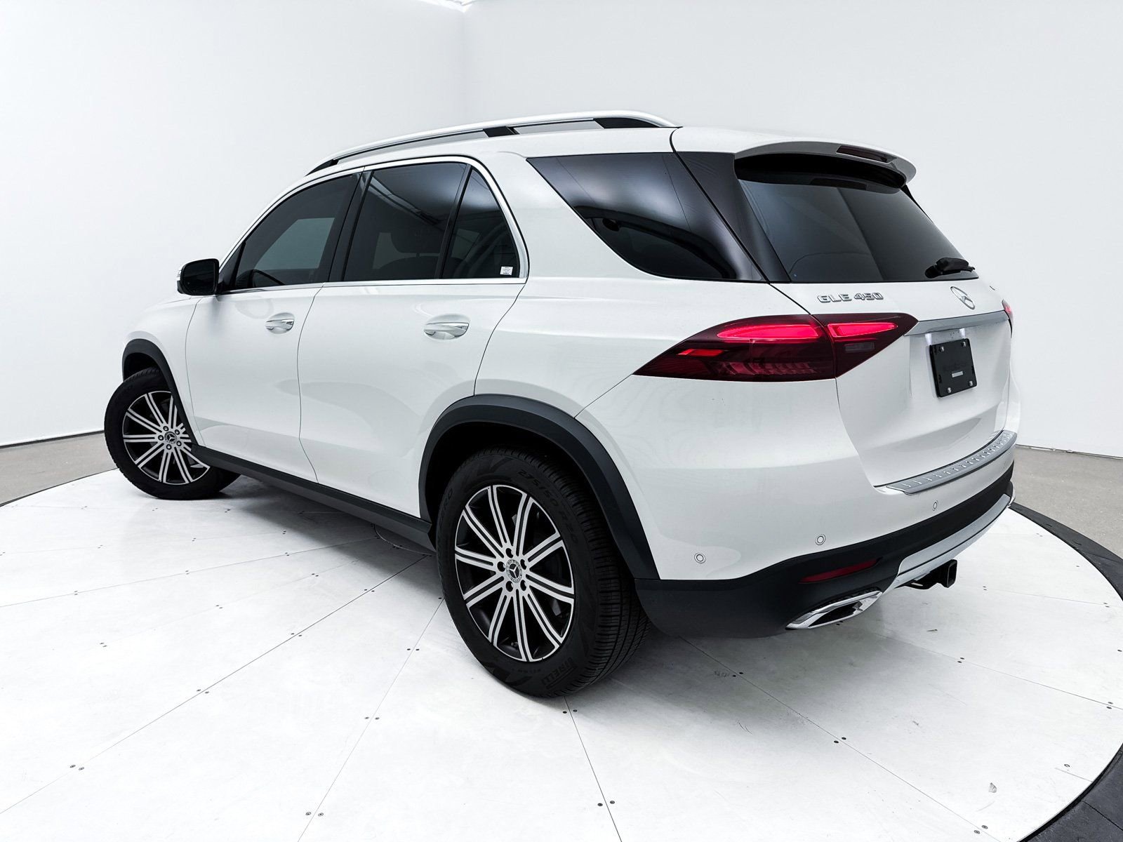 Used 2024 Mercedes-Benz GLE 450 4MATIC image 2