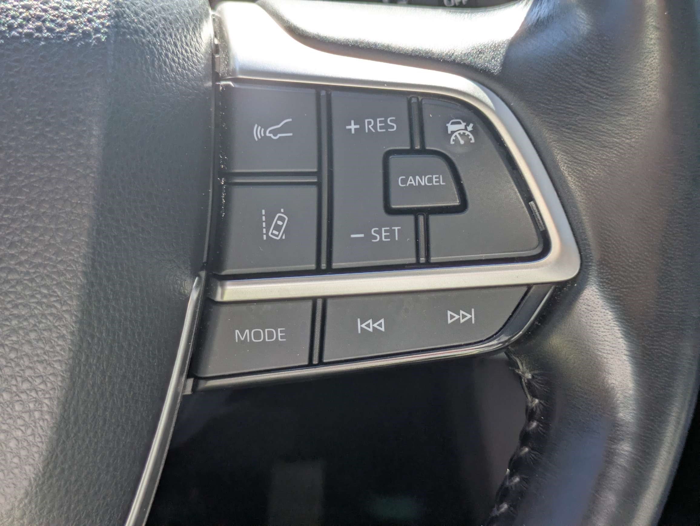 Used 2023 Toyota Highlander XLE FWD image 33