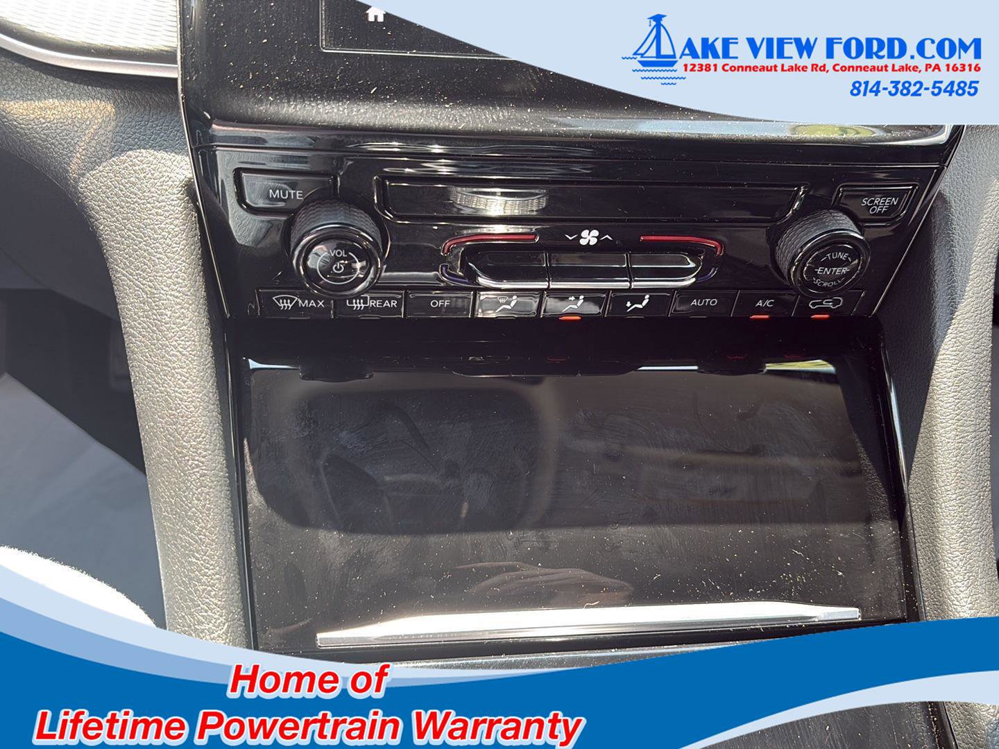 Used 2023 Jeep Grand Cherokee Laredo image 25