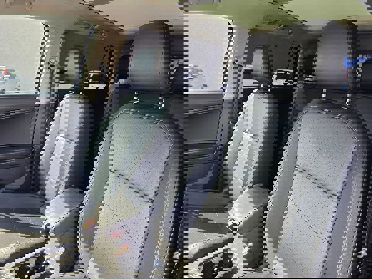 Used 2020 Volkswagen Tiguan SE w/ Panoramic Sunroof Package image 17