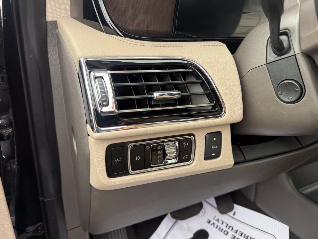 Used 2023 Lincoln Navigator Reserve AWD/4WD image 24