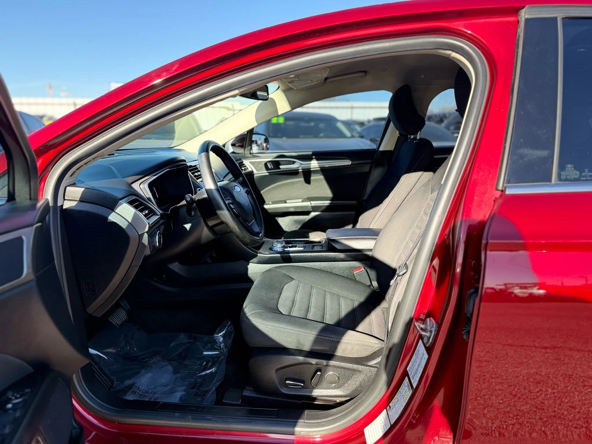 Used 2019 Ford Fusion SE FWD image 14
