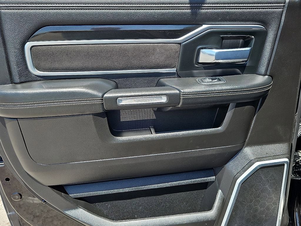 Used 2019 RAM 2500 Laramie w/ Black Appearance Package AWD/4WD image 19