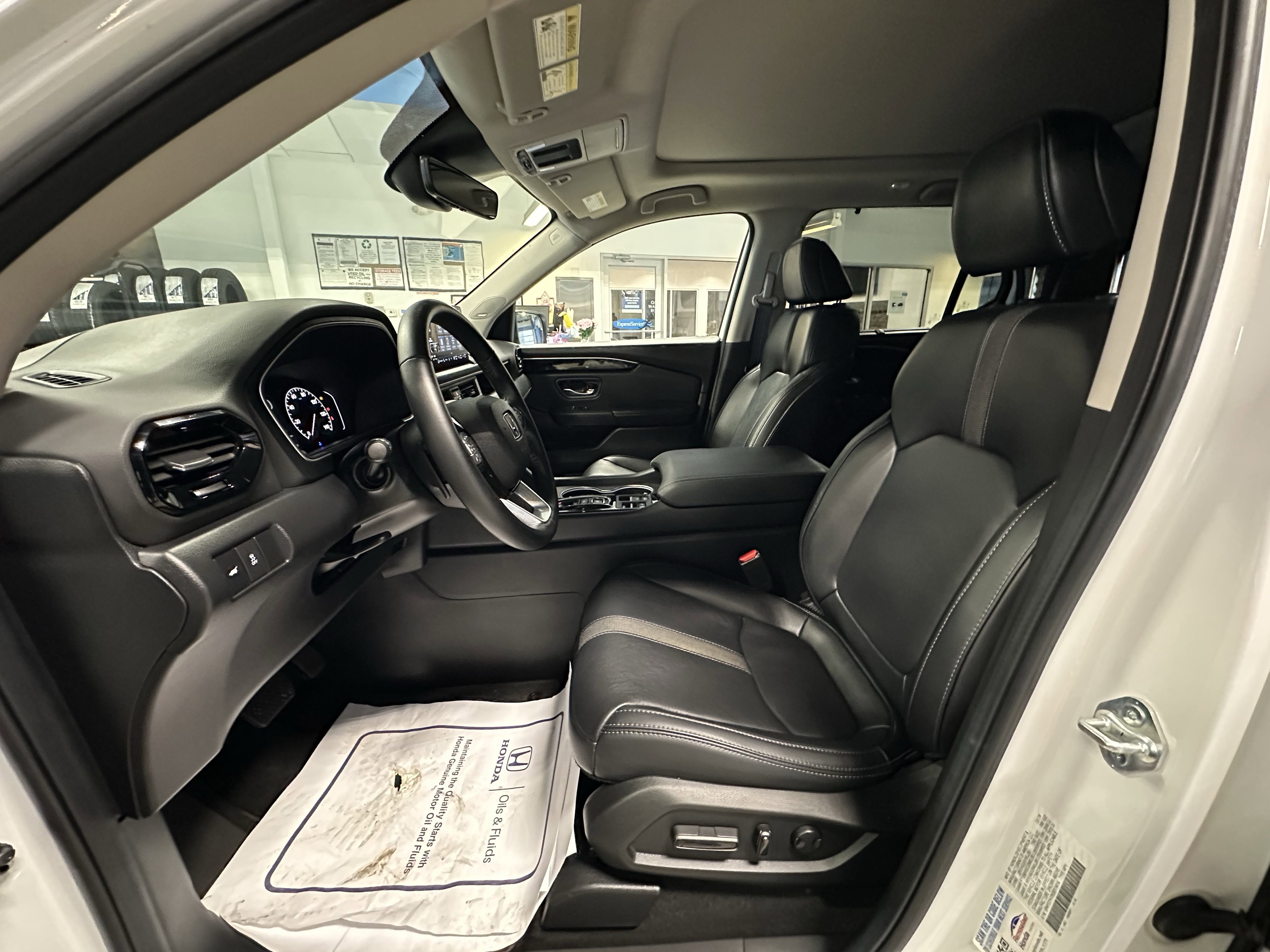 Used 2025 Honda Pilot Touring image 8