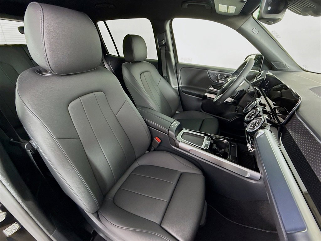 Used 2025 Mercedes-Benz GLB 250 4MATIC image 26