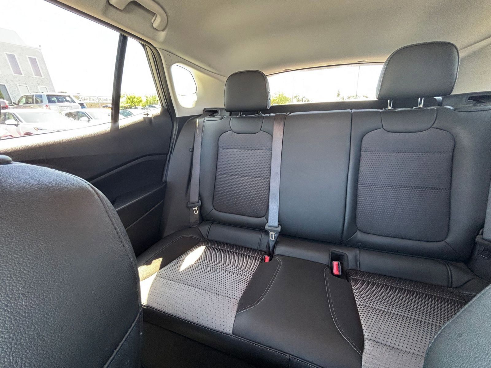 Used 2025 Chevrolet Trax LT FWD image 35