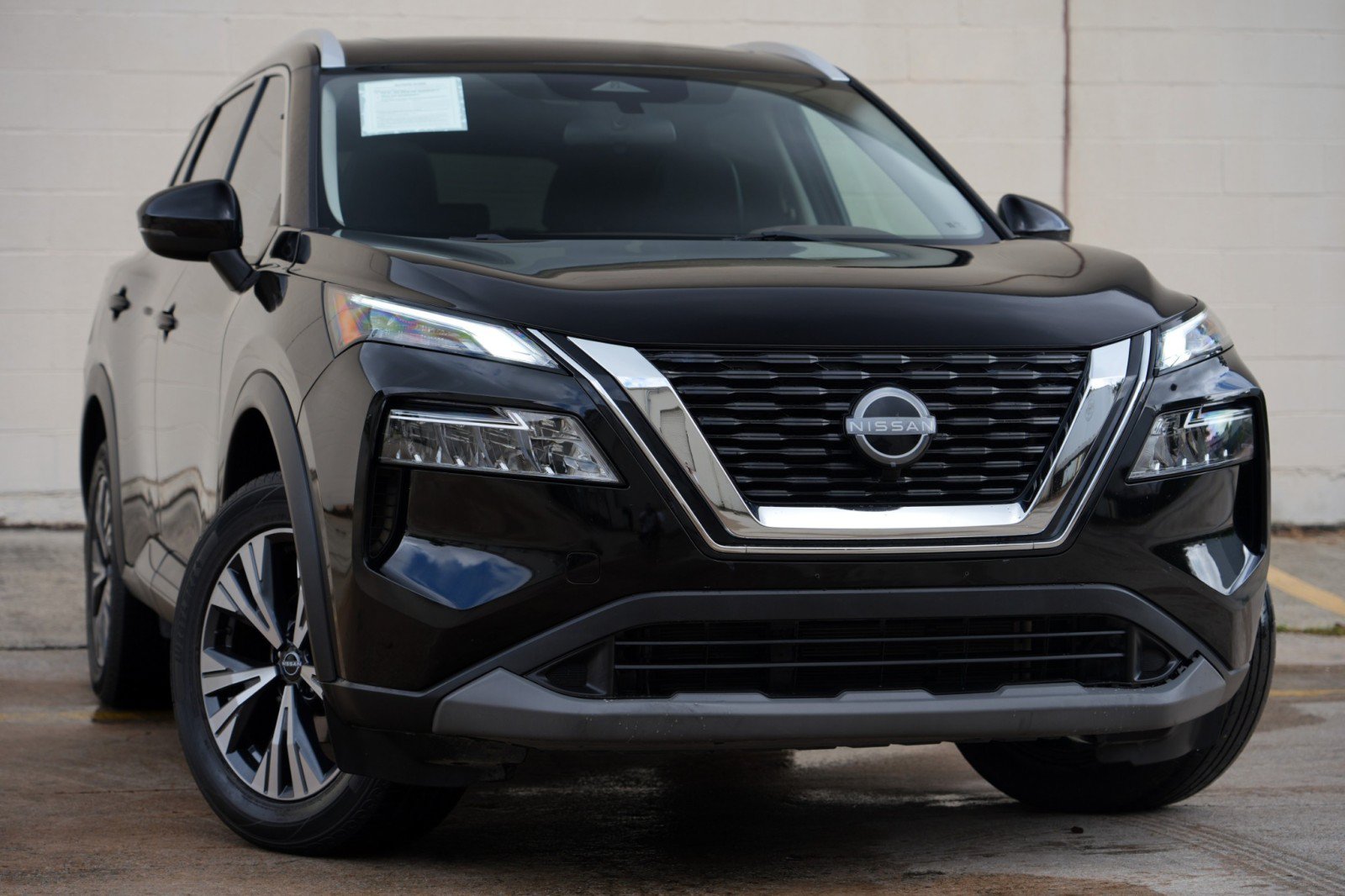 Used 2022 Nissan Rogue SV w/ SV Premium Package FWD image 2