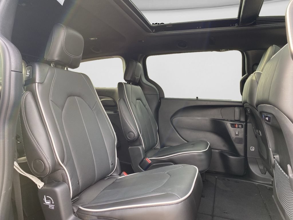 New 2026 Chrysler Pacifica Limited w/ S Appearance Package AWD/4WD image 15