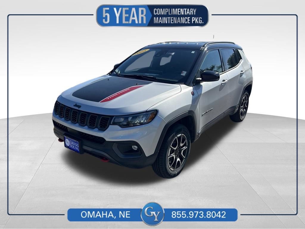 Used 2025 Jeep Compass Trailhawk AWD/4WD image 1