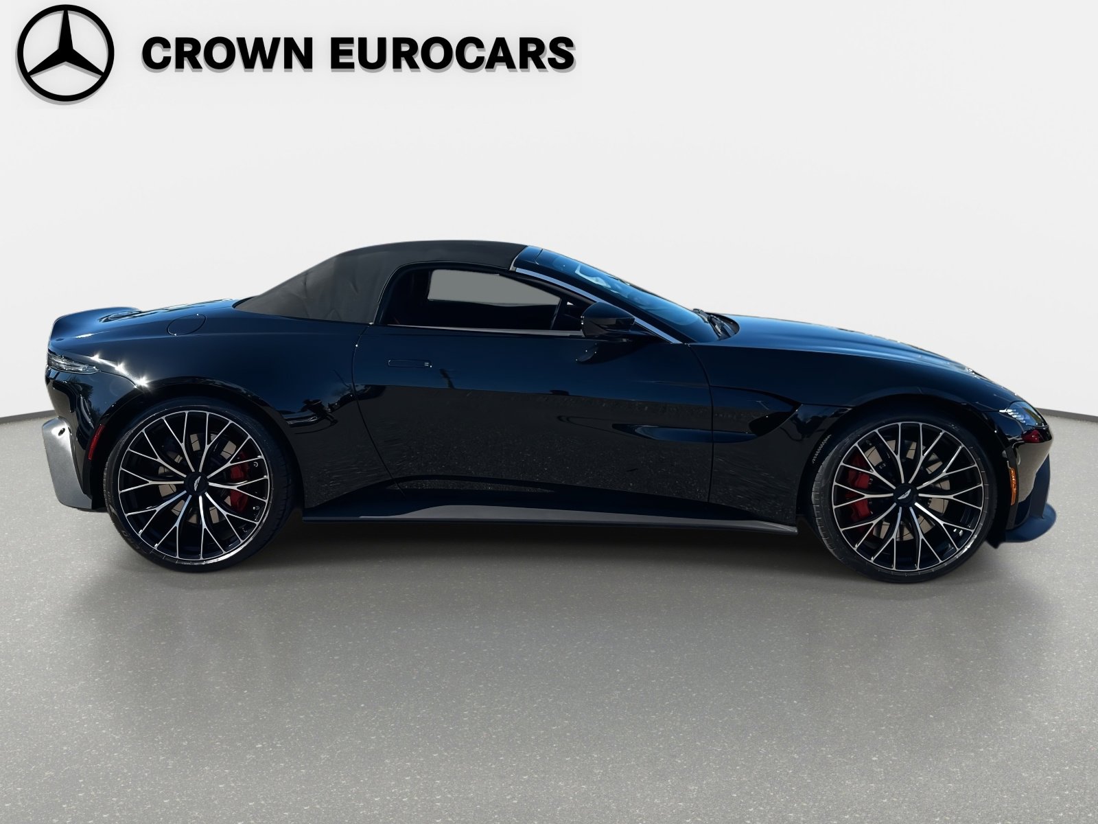 Used 2023 Aston Martin V8 Vantage Roadster image 30