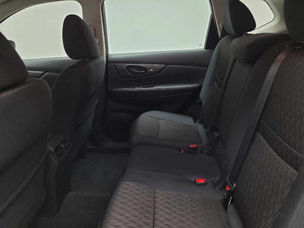 Used 2019 Nissan Rogue S image 18