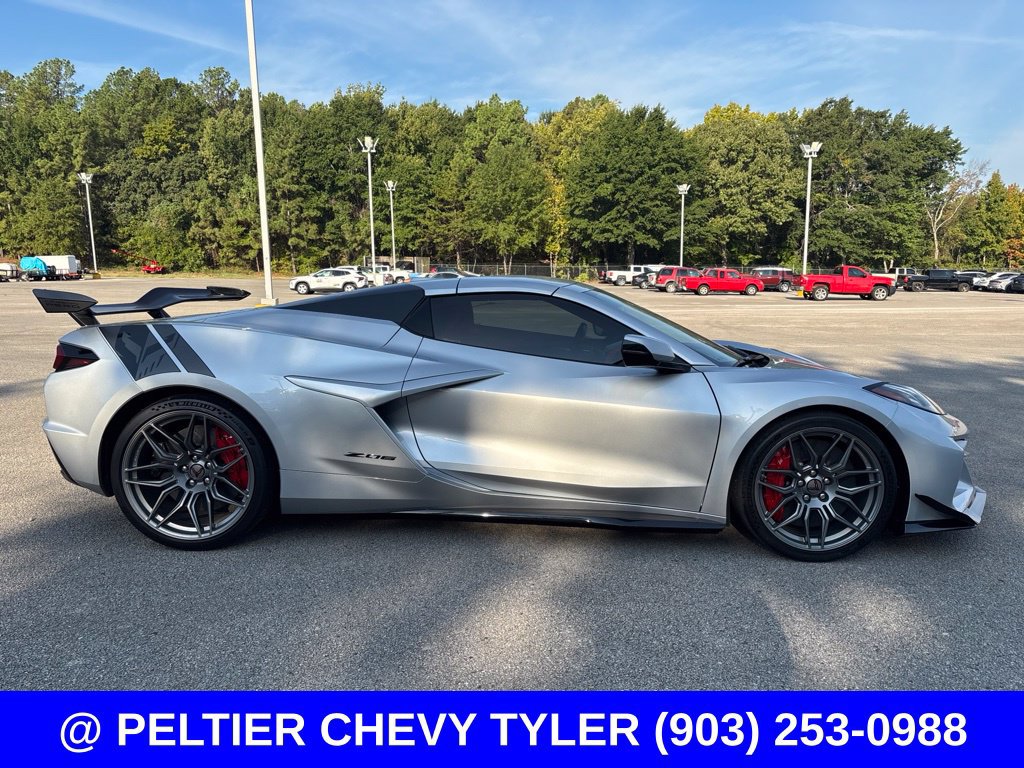Used 2026 Chevrolet Corvette Z06 w/ Z07 Performance Package RWD image 11