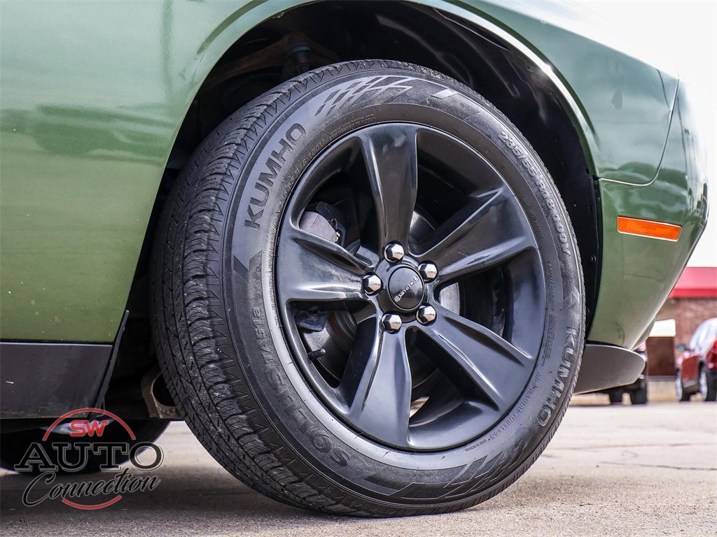 Used 2019 Dodge Challenger SXT image 9